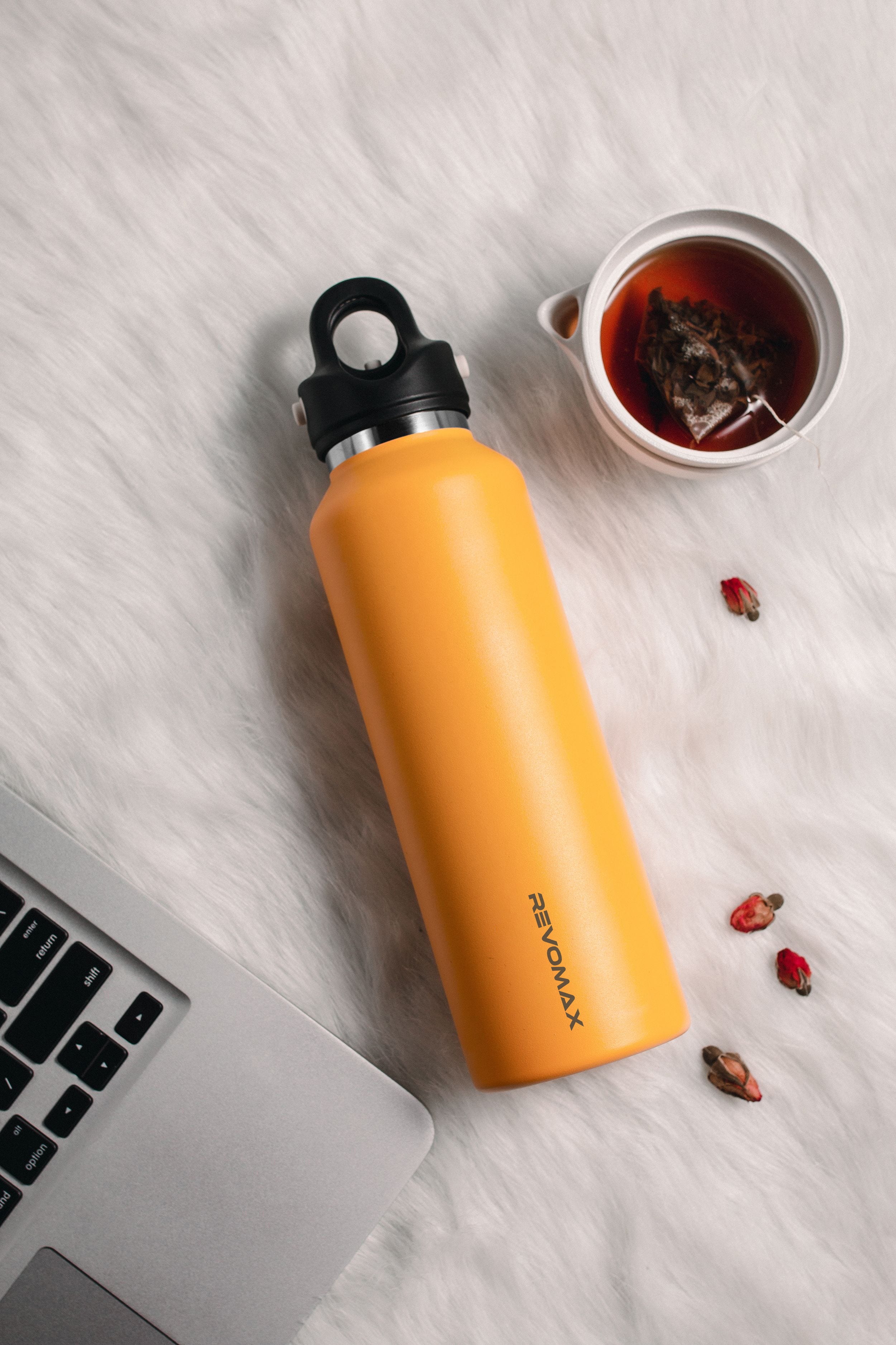 Revomax Classic 20oz Bottle | One-Tap Insulated Drink Bottle | Grommet